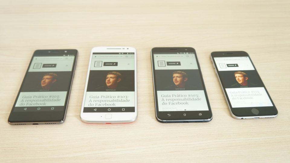 Smartphones com as telas ligadas, lado a lado.