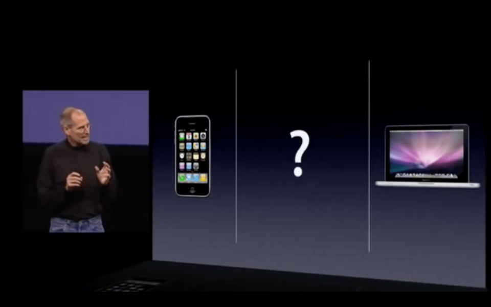 Steve Jobs apresenta o iPad ao mundo.