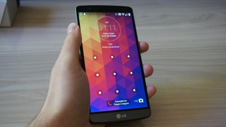 Na mão, o G3 é grande.