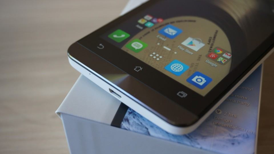 Acabamento bonito do Zenfone 5.