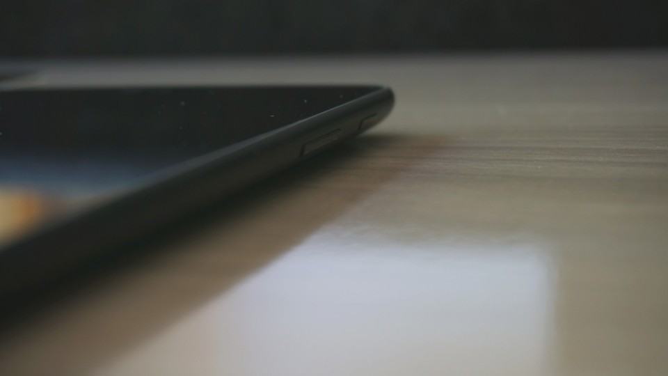 Botões mal posicionados e ruins.