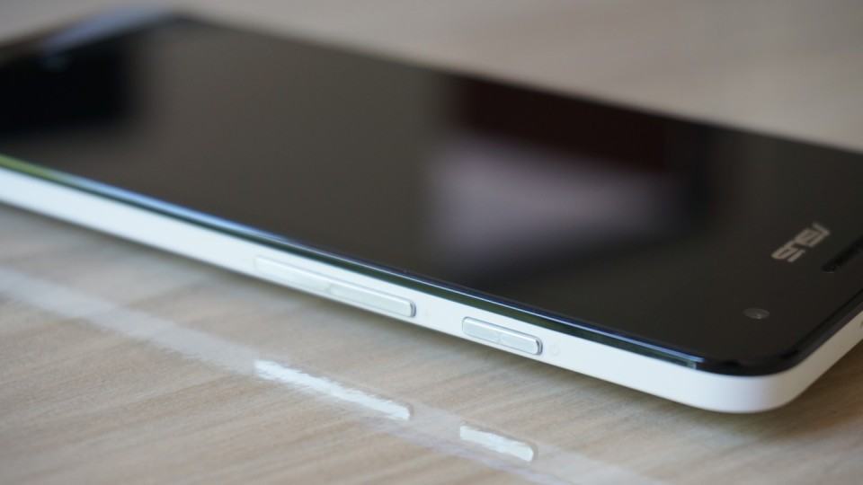 O Zenfone 5 é um smartphone legal.