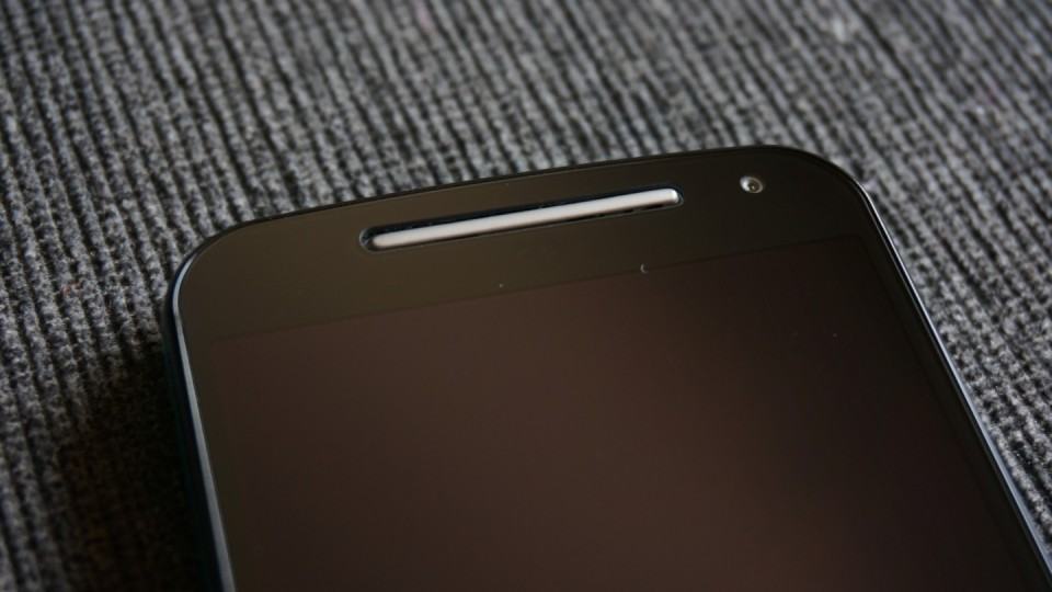 O áudio agora é frontal e estéreo.