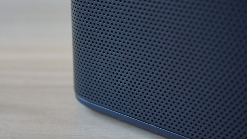 Detalhe do acabamento em furinhos da Level Box Mini.