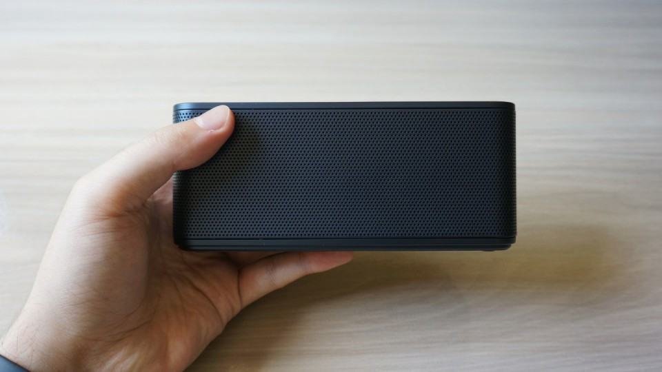 Level Box Mini na mão.