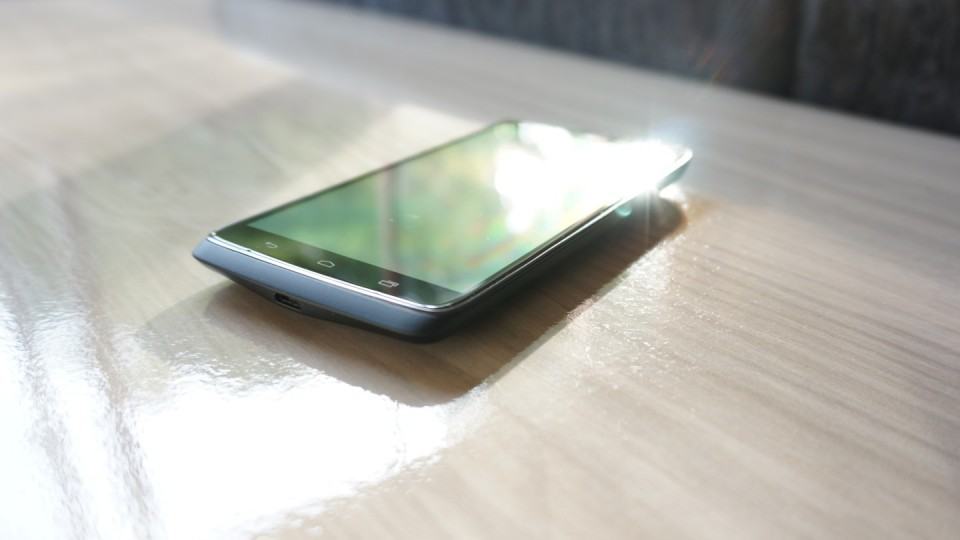 Sol incidindo sobre o Moto Maxx.