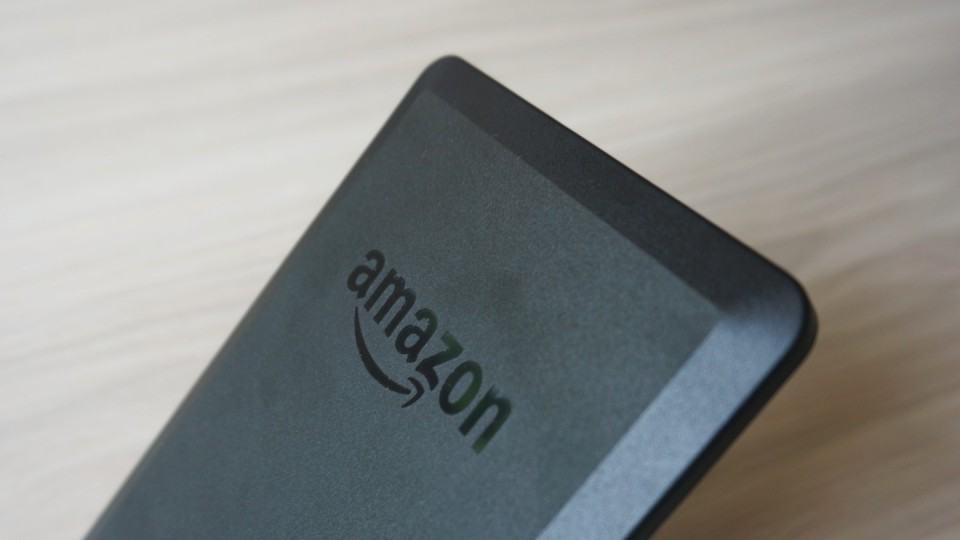 O plástico na parte de trás do Kindle desagrada ao tato.