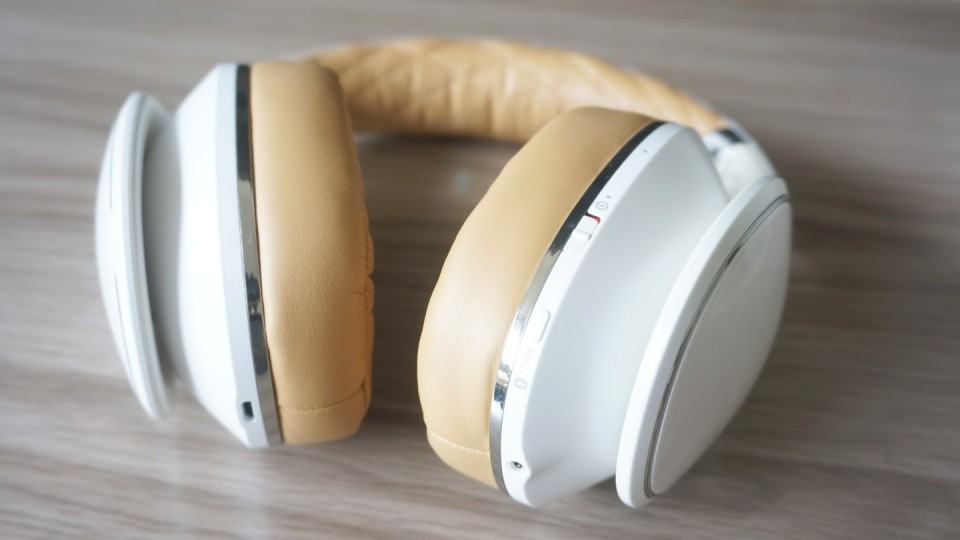 Detalhe nos botões físicos do Level Over.