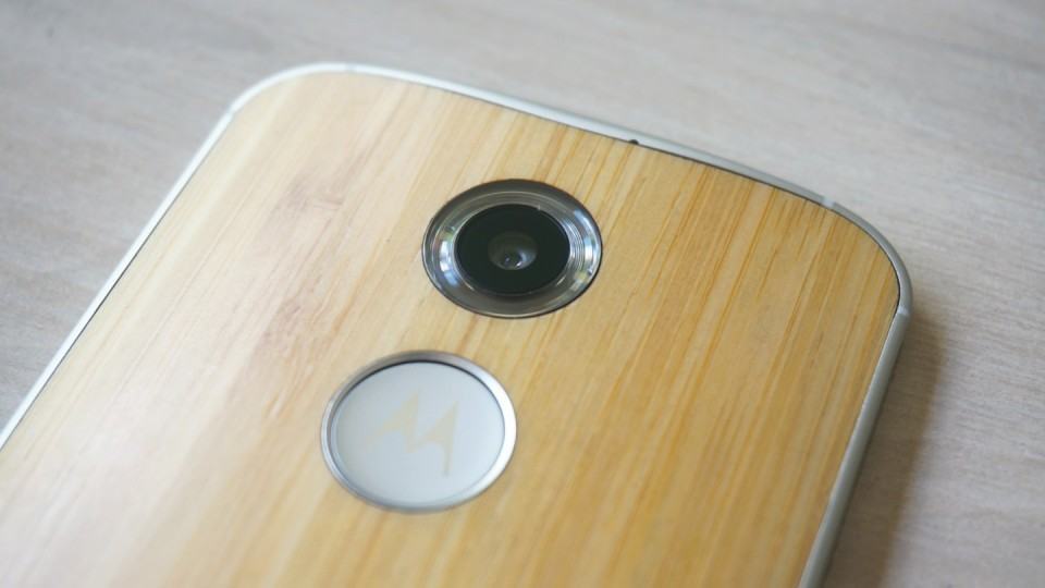 Detalhe da câmera do Moto X.