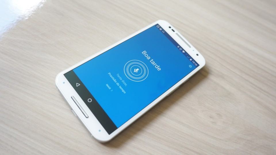 O Moto X te ouve mesmo com a tela apagada.