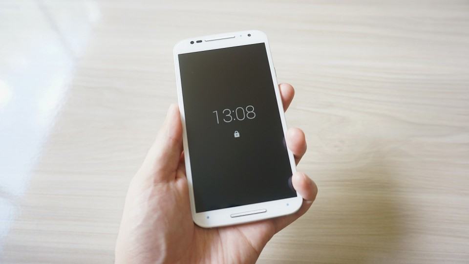 Novo Moto X na mão.