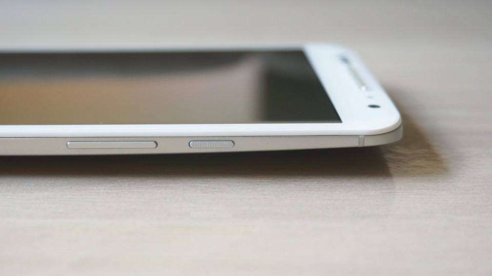 Textura dos botões do Moto X.