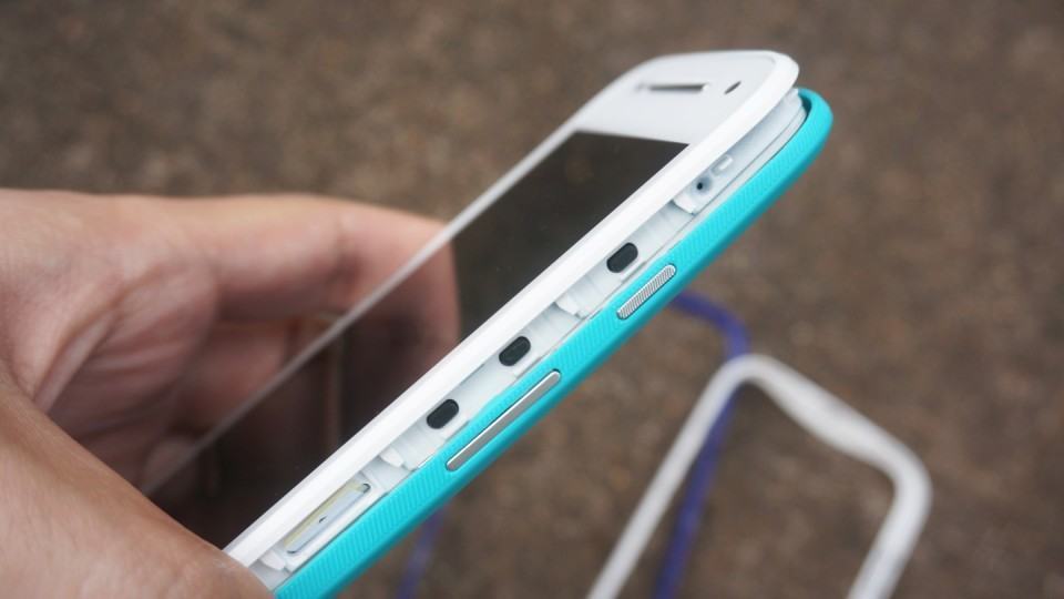 Moto E com a band desmontada.