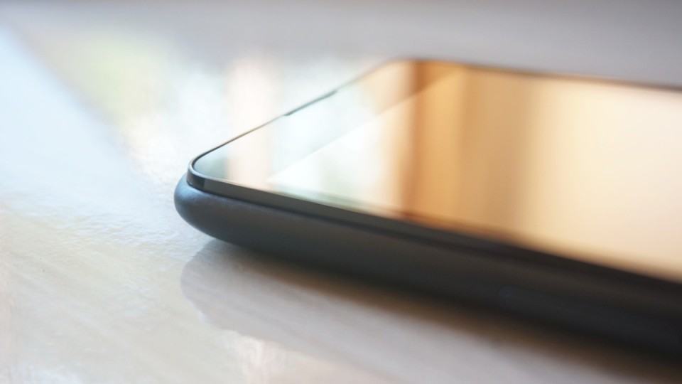 A tela salta para fora no Xperia E4.