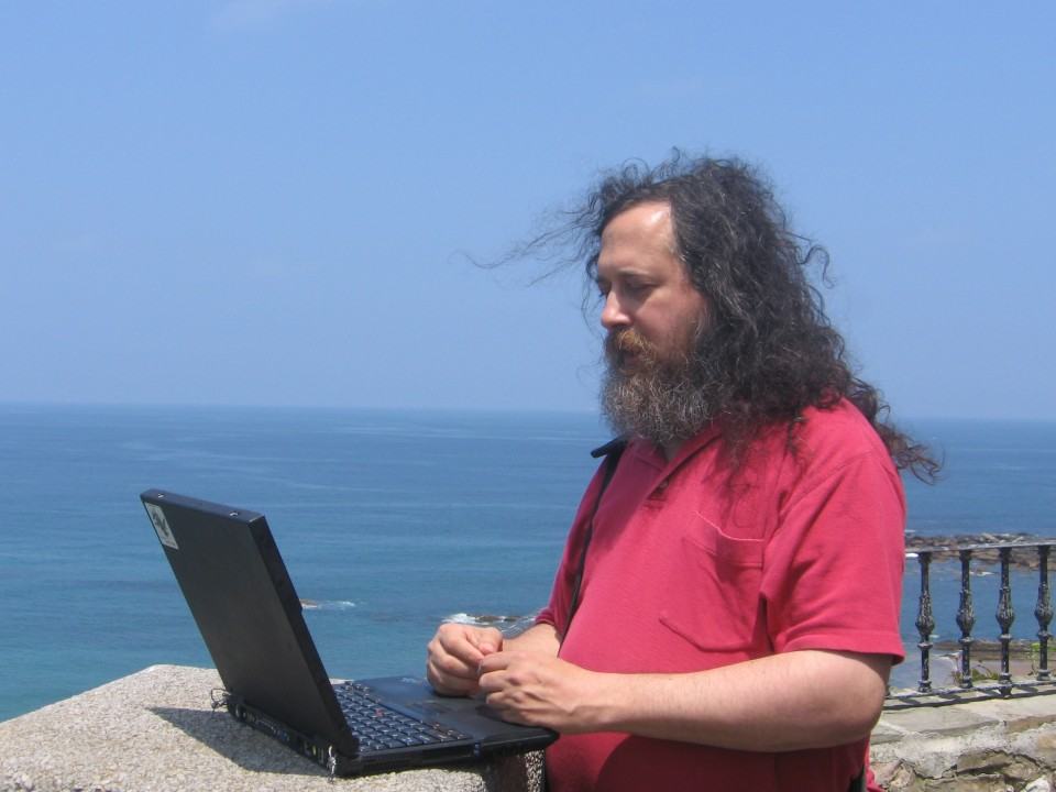 Stallman muquirana na web.