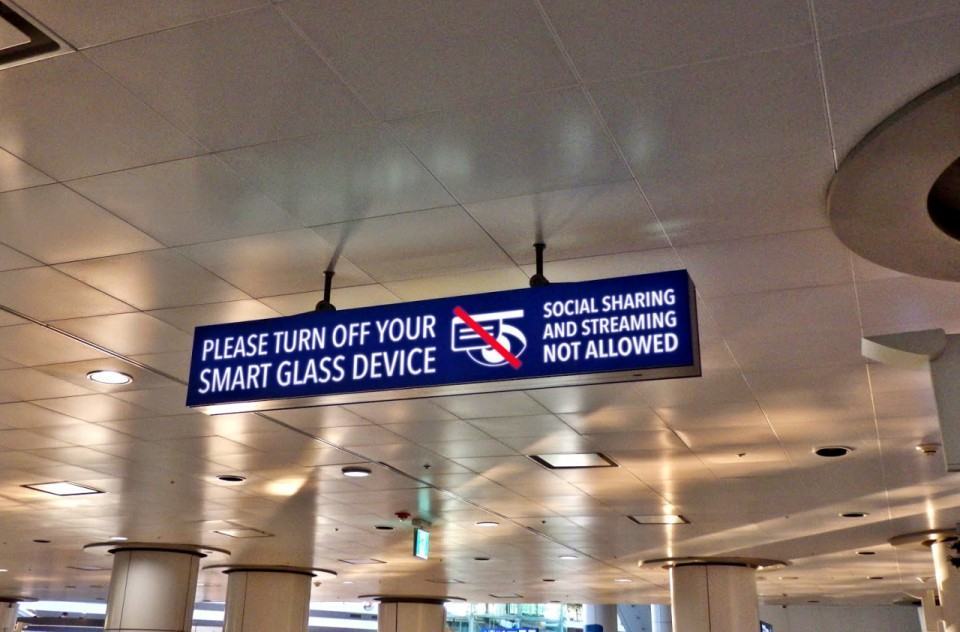 Proibido Google Glass.