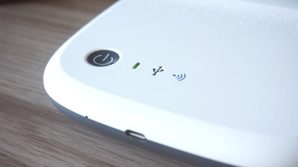 Botão e LEDs do Seagate Wireless.