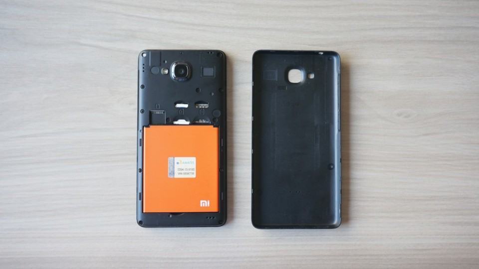 A bonita bateria laranjada do Redmi 2.