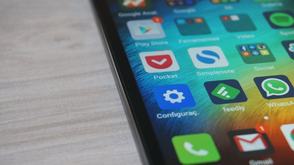 Detalhe da tela do Redmi 2.