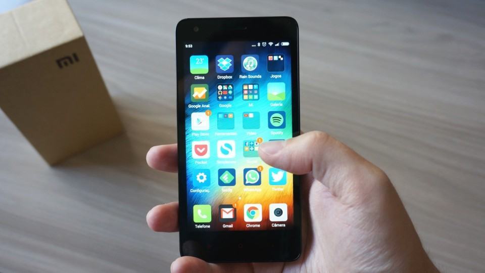 O Redmi 2 tem tamanho e peso ideais.