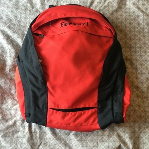 Mochila da Ferrari.