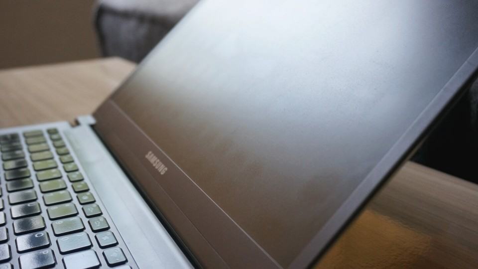 Marcas na tela do Série 9.