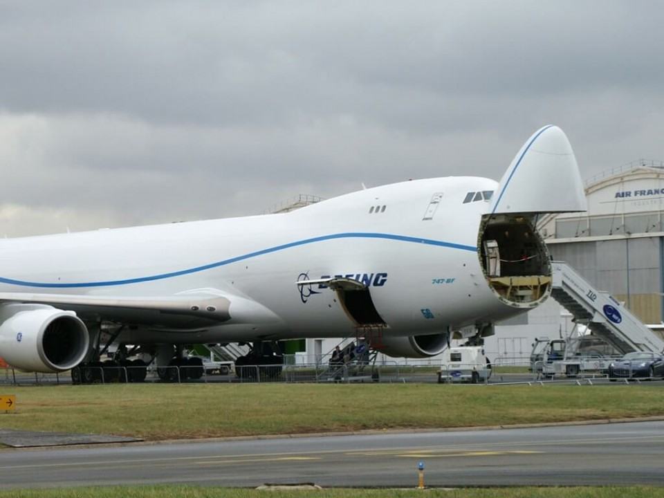 A infame corcunda do 747.