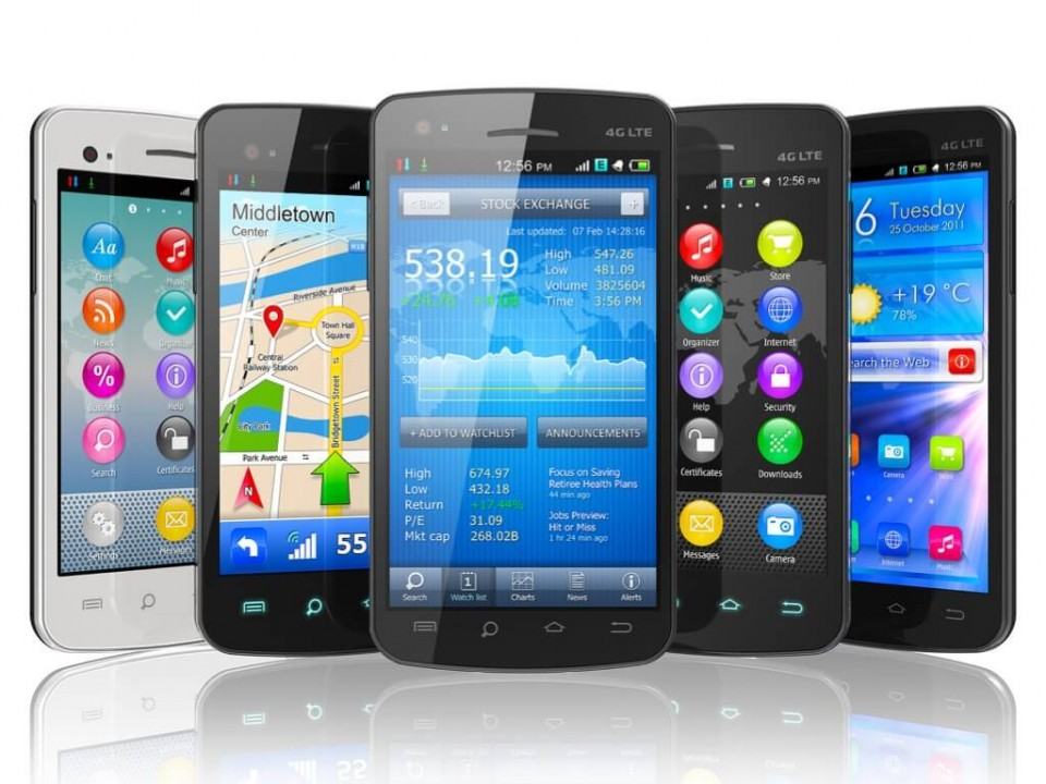 Smartphones genéricos rodando Android.