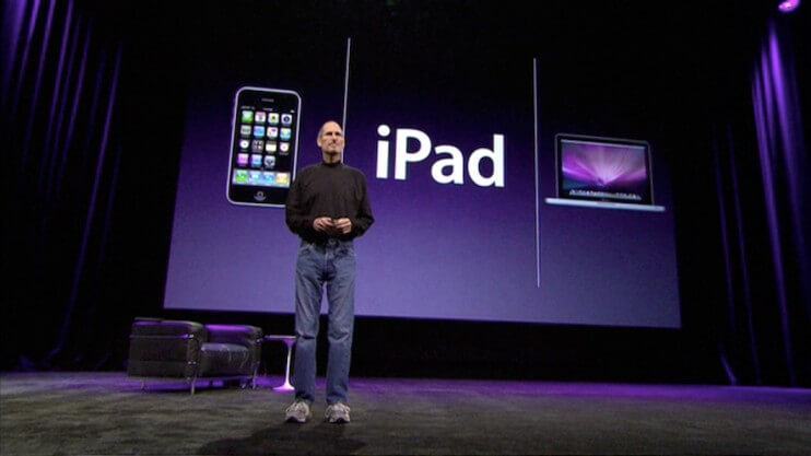 Steve Jobs apresenta o novo iPad.