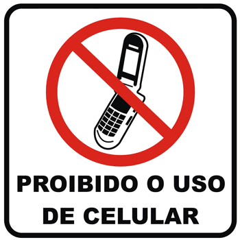 Placa proibindo o uso de celular.