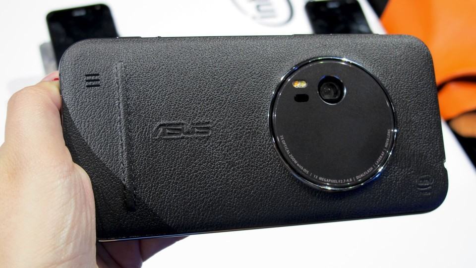 Versão preta do Zenfone Zoom.