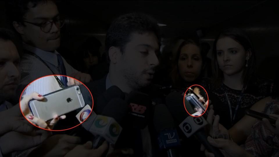 iPhones destacados em entrevista com deputado.