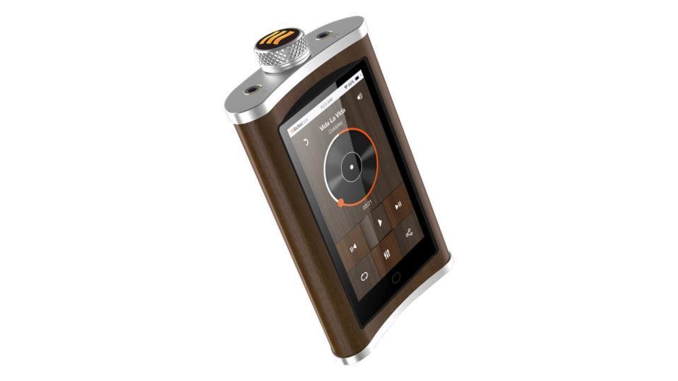 O Explorer, player de áudio da Echobox, que se parece com uma garrafinha de bebida.