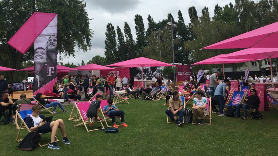 Lounge ao ar livre da T-Mobile.