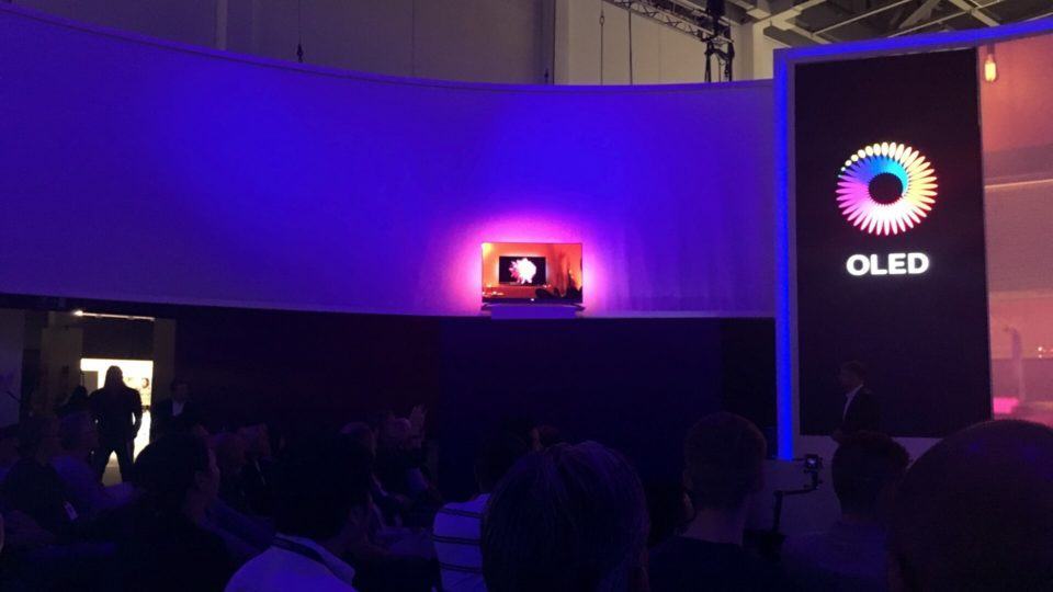 TV OLED com Ambilight, da Philips.