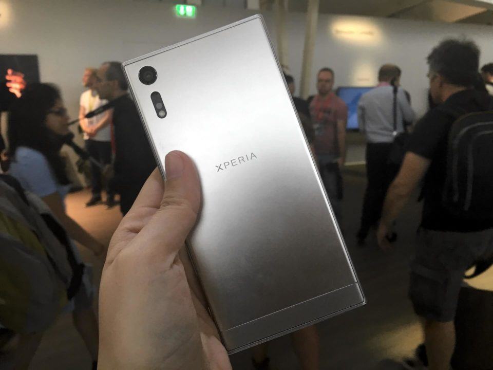 Xperia XZ na mão.